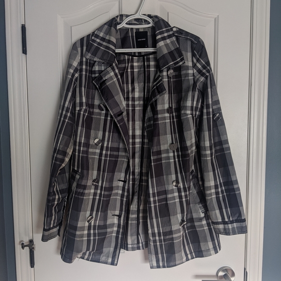 Vero Moda Jackets & Blazers - 3/$30 Vero Moda Plaid Trenchcoat